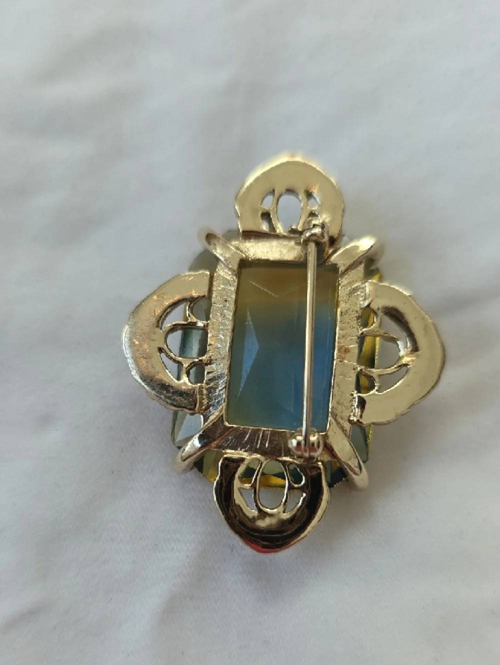 Whiting & Davis Vintage 1940s Yellow and Blue Glass Stone Brooch